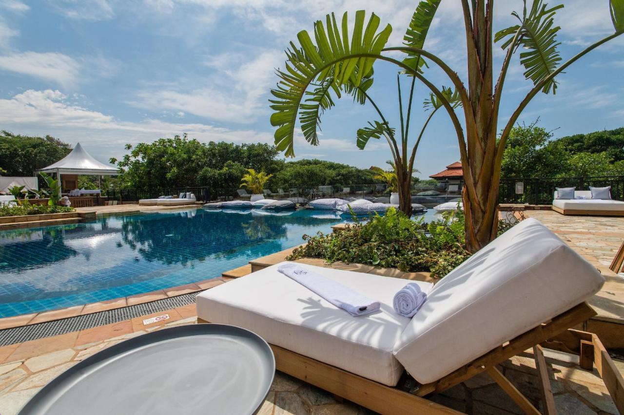 The Capital Zimbali Hotell Ballito Exteriör bild The pool at the hotel