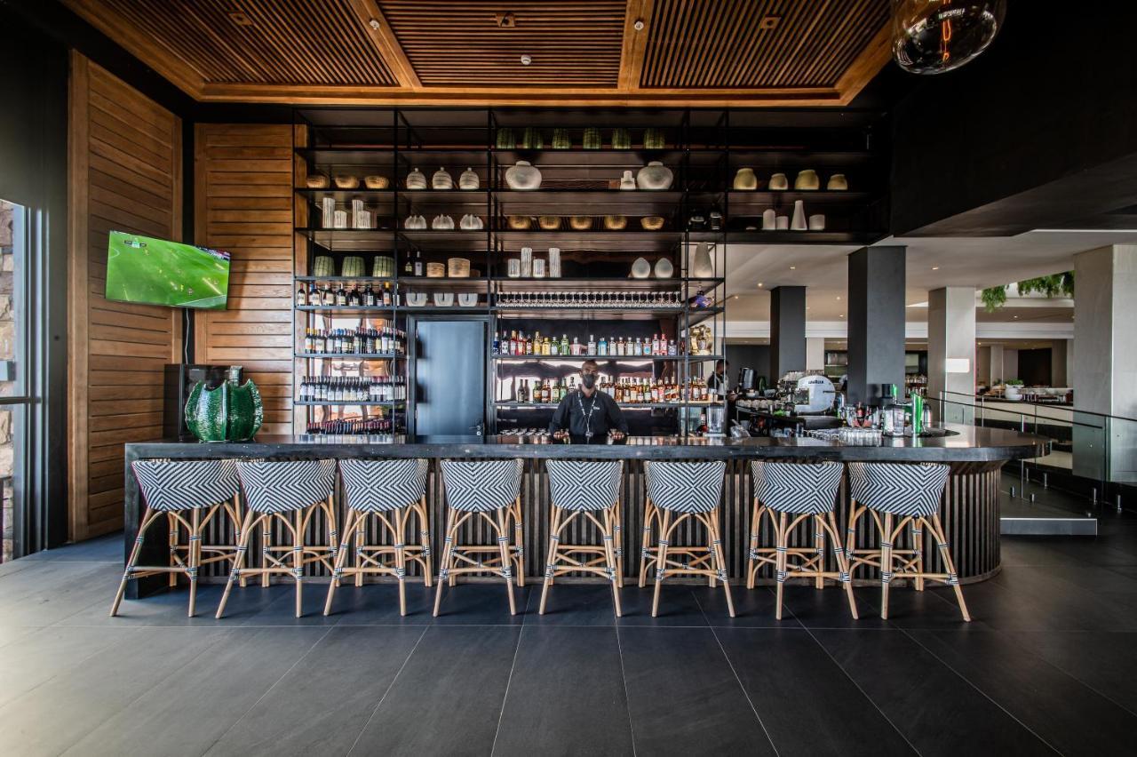 The Capital Zimbali Hotell Ballito Exteriör bild The bar at the restaurant