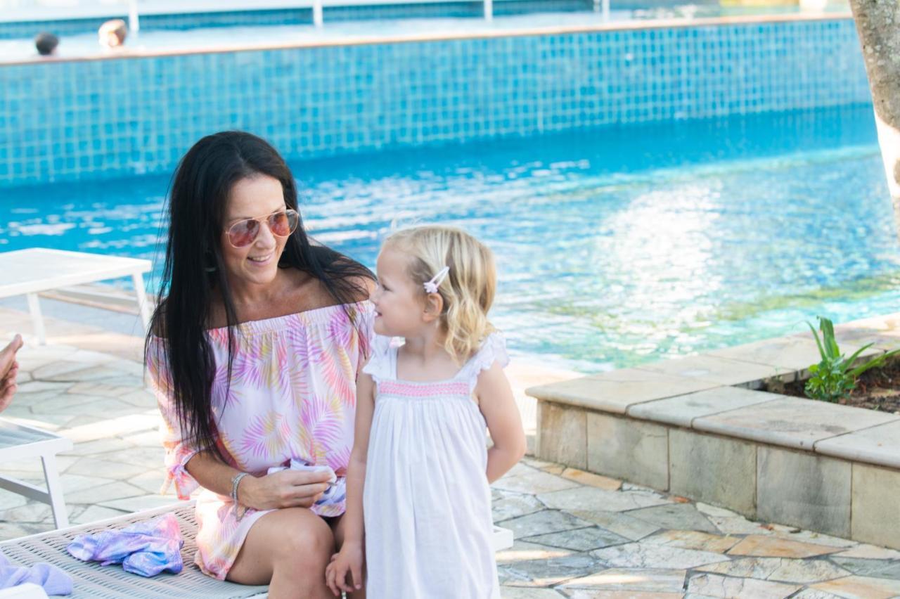 The Capital Zimbali Hotell Ballito Exteriör bild A mother and her daughter