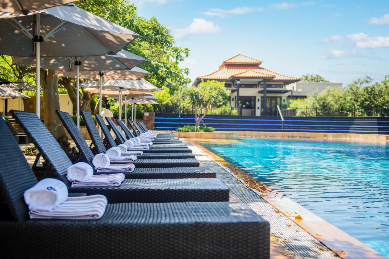 The Capital Zimbali Hotell Ballito Exteriör bild The swimming pool at the hotel