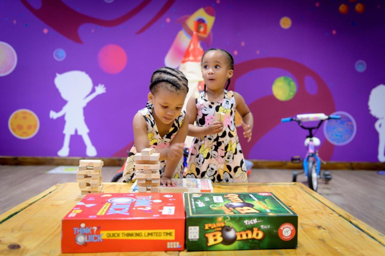 The Capital Zimbali Hotell Ballito Exteriör bild Two children playing with board games