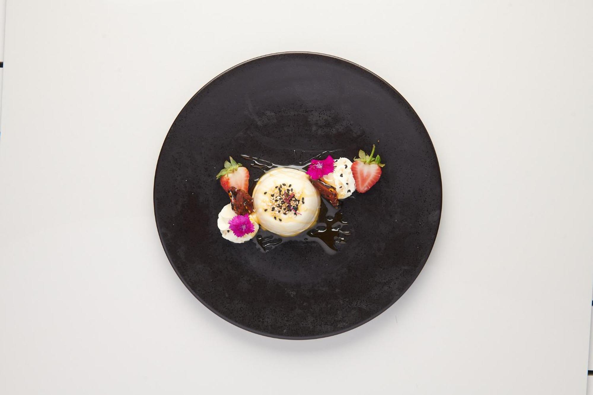 The Capital Zimbali Hotell Ballito Exteriör bild A dessert at the restaurant