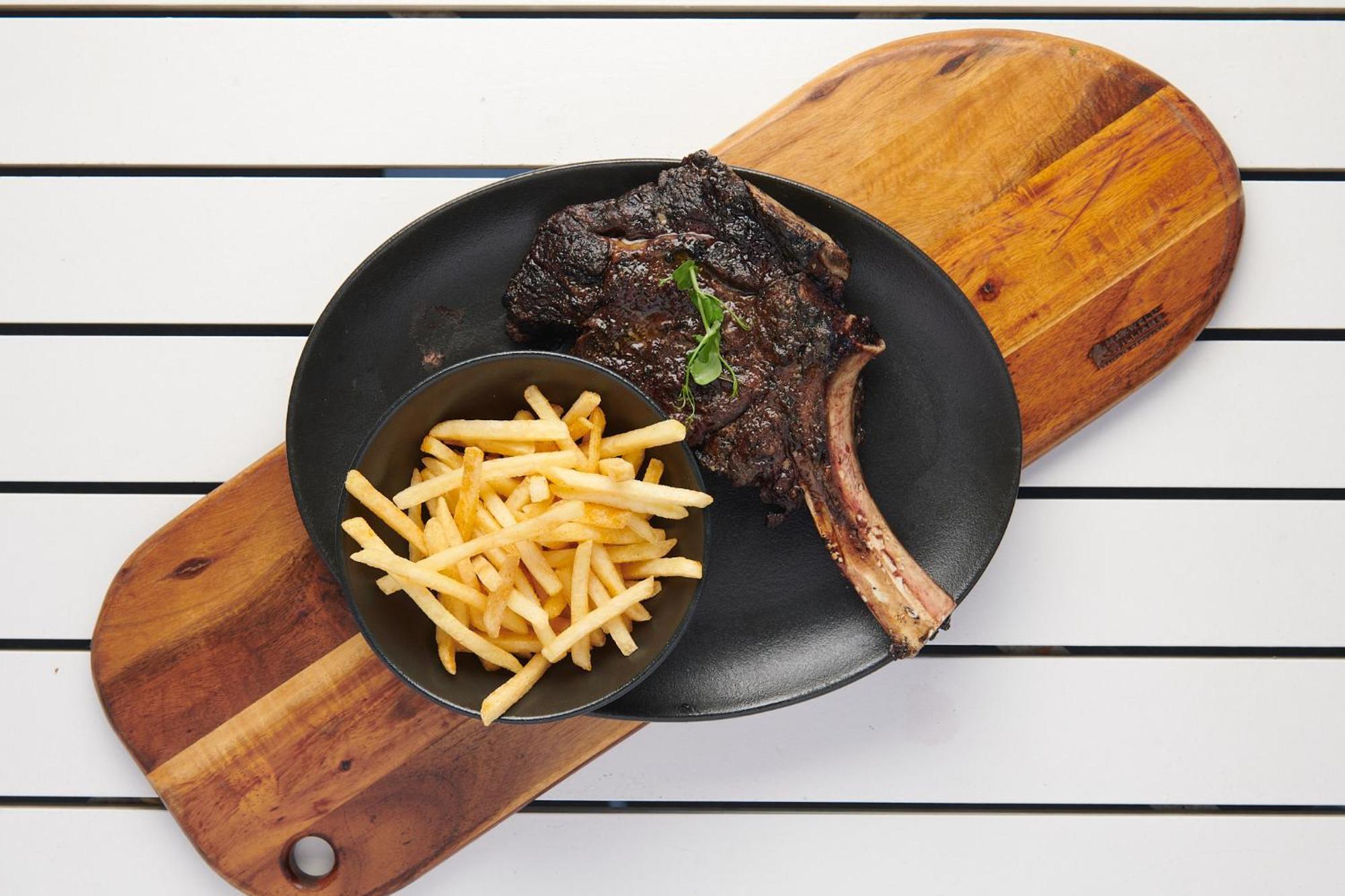 The Capital Zimbali Hotell Ballito Exteriör bild A steak and chips meal
