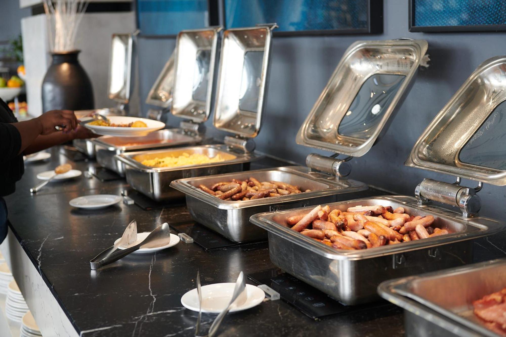The Capital Zimbali Hotell Ballito Exteriör bild A buffet