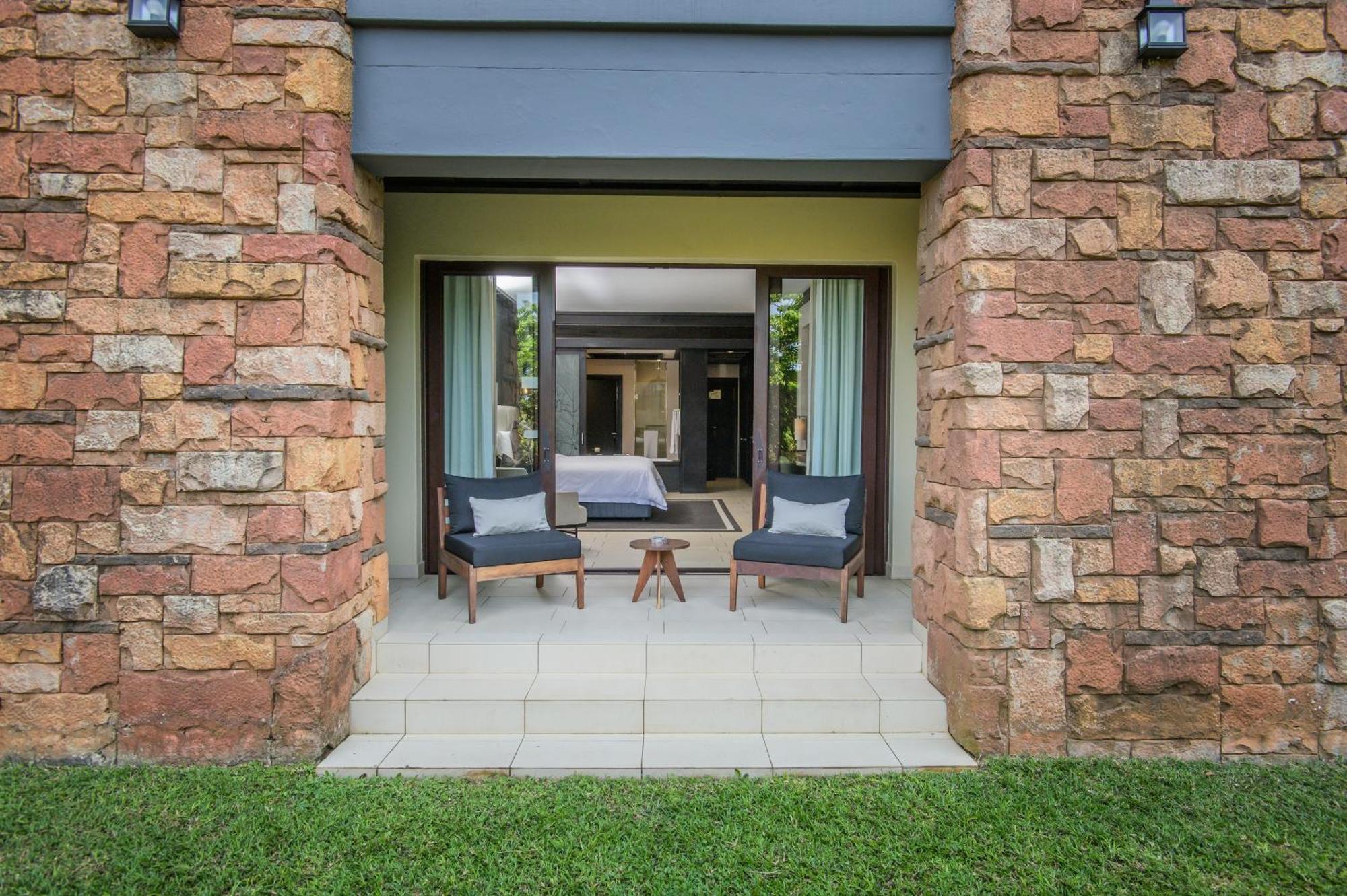 The Capital Zimbali Hotell Ballito Rum bild A view of a guest room at the Oyster Box