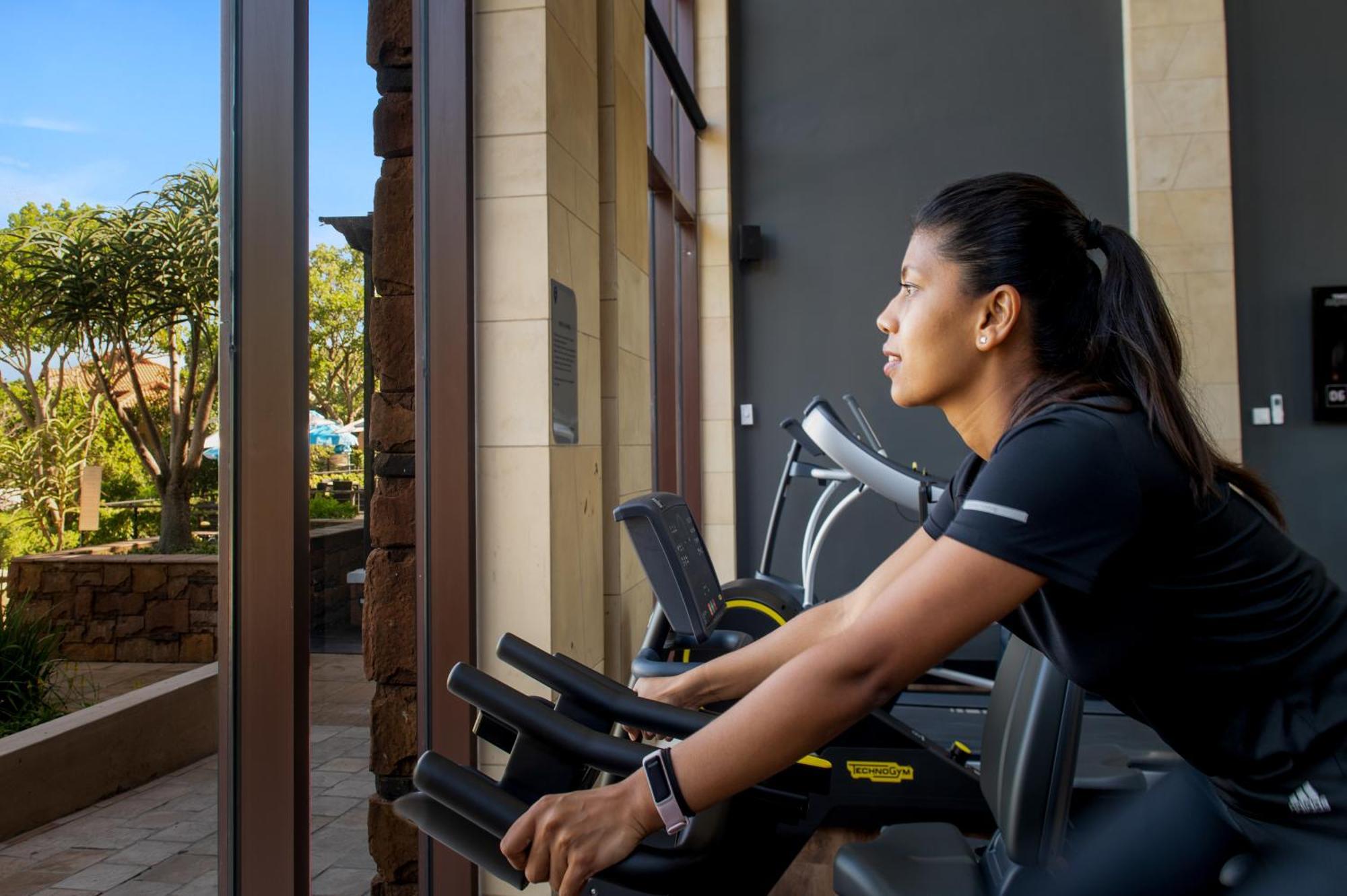 The Capital Zimbali Hotell Ballito Exteriör bild A woman on a treadmill